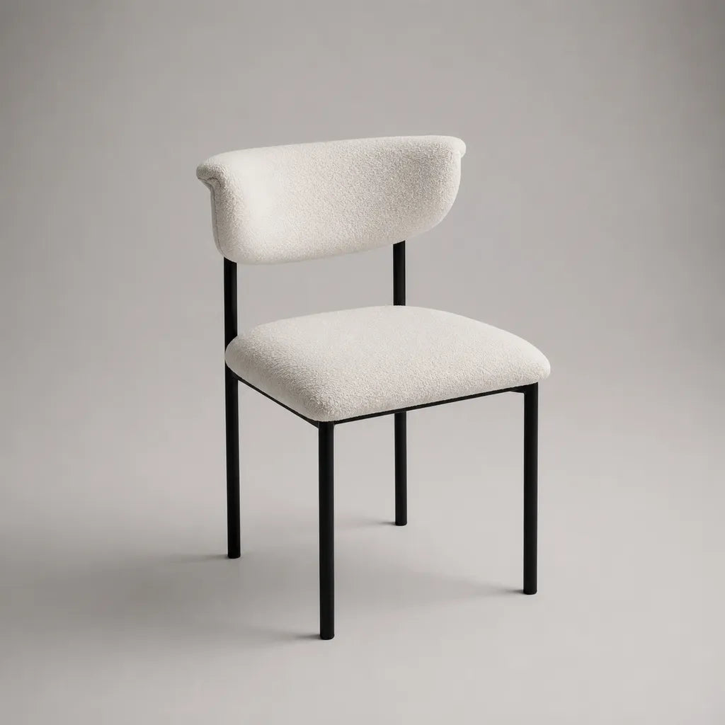 Chaise de salle à manger rembourrée en tissu blanc cassé, structure en métal noir, dossier incurvé, 52 × 56 × 78 cm