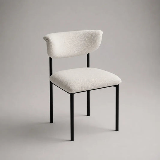 Chaise de salle à manger rembourrée en tissu blanc cassé, structure en métal noir, dossier incurvé, 52 × 56 × 78 cm